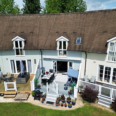 Luxury Kingfisher Lodge, Isis Lake, Within The Cotswold Waterpark Cirencester Esterno foto