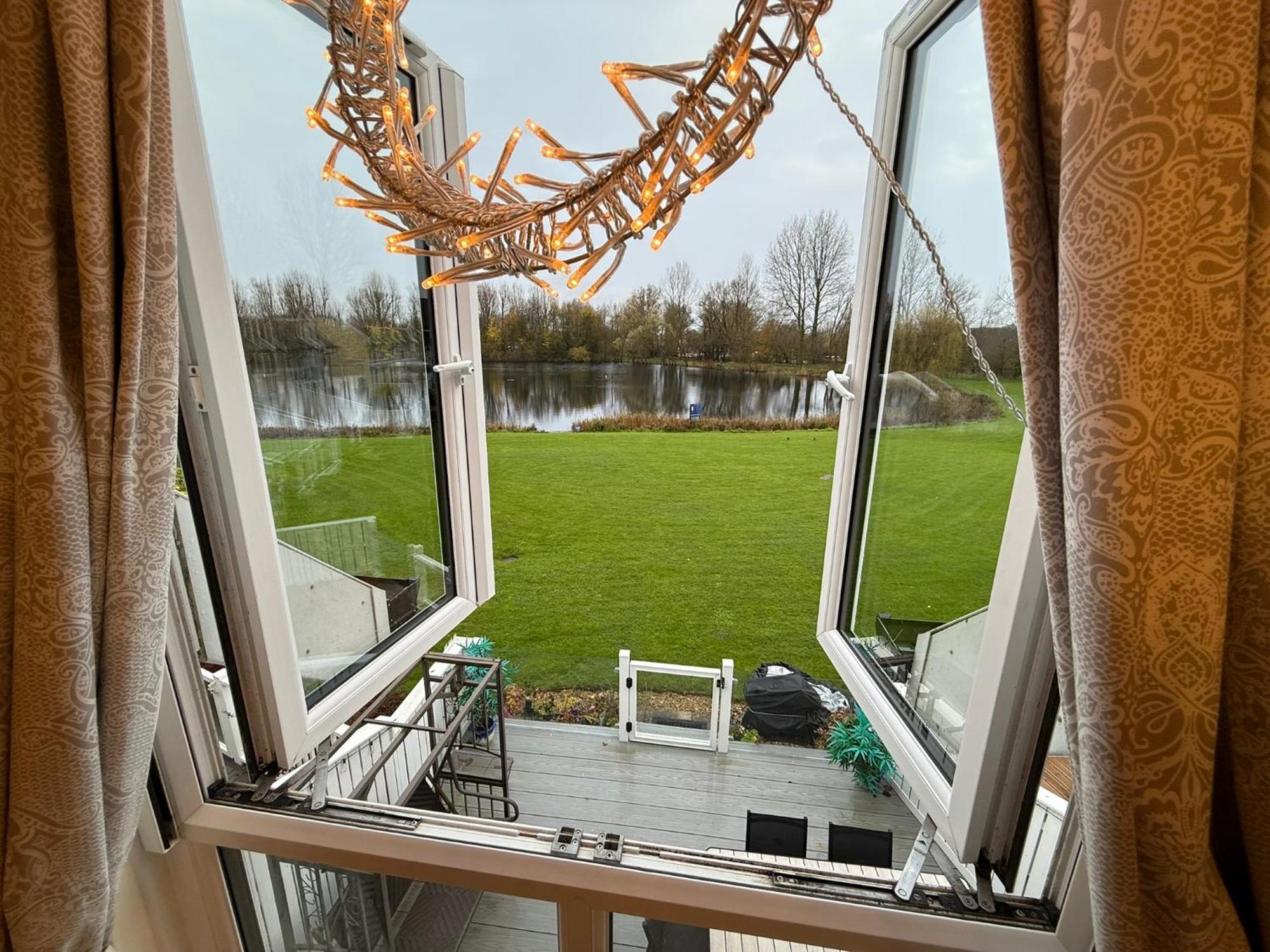 Luxury Kingfisher Lodge, Isis Lake, Within The Cotswold Waterpark Cirencester Esterno foto
