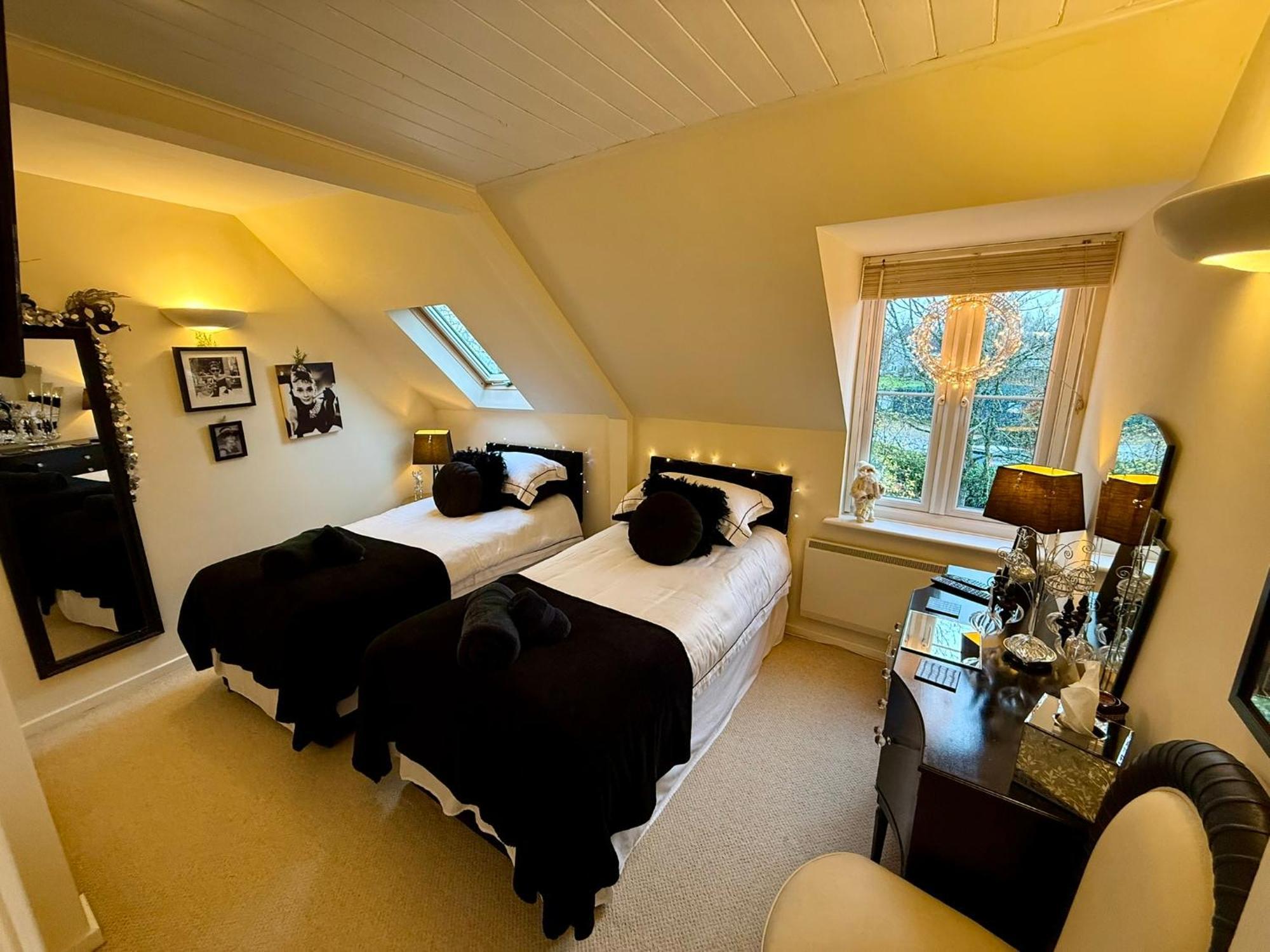 Luxury Kingfisher Lodge, Isis Lake, Within The Cotswold Waterpark Cirencester Esterno foto