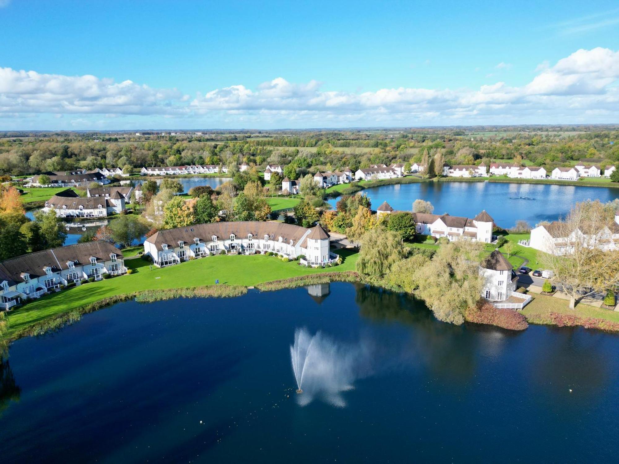 Luxury Kingfisher Lodge, Isis Lake, Within The Cotswold Waterpark Cirencester Esterno foto