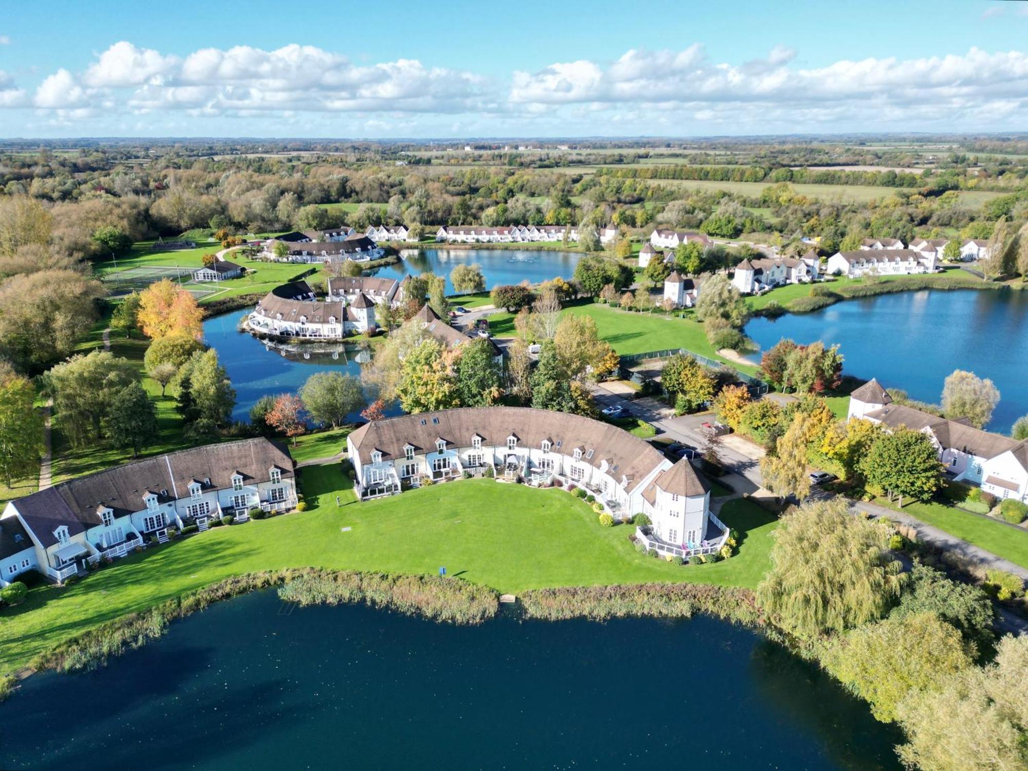 Luxury Kingfisher Lodge, Isis Lake, Within The Cotswold Waterpark Cirencester Esterno foto