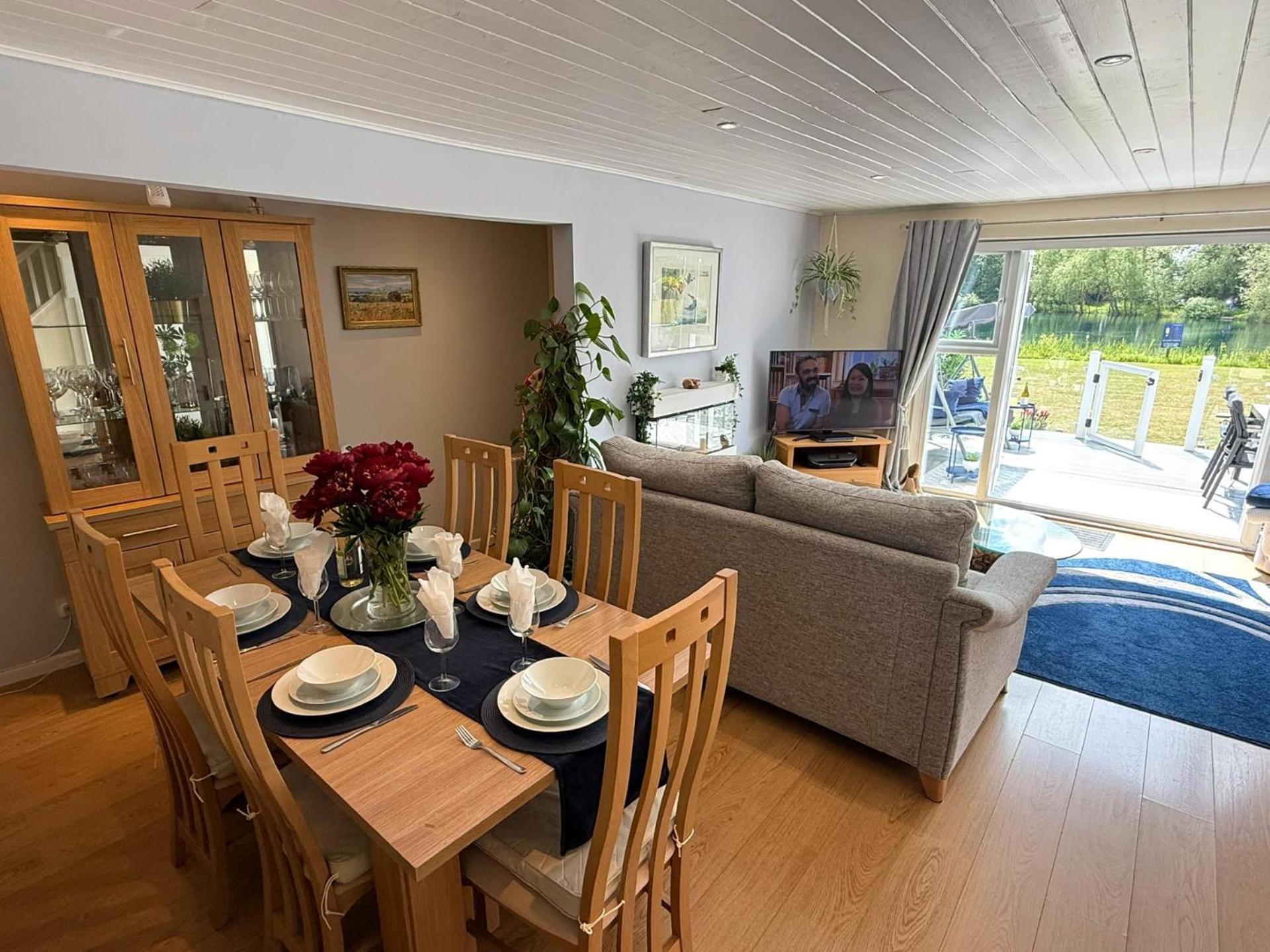 Luxury Kingfisher Lodge, Isis Lake, Within The Cotswold Waterpark Cirencester Esterno foto