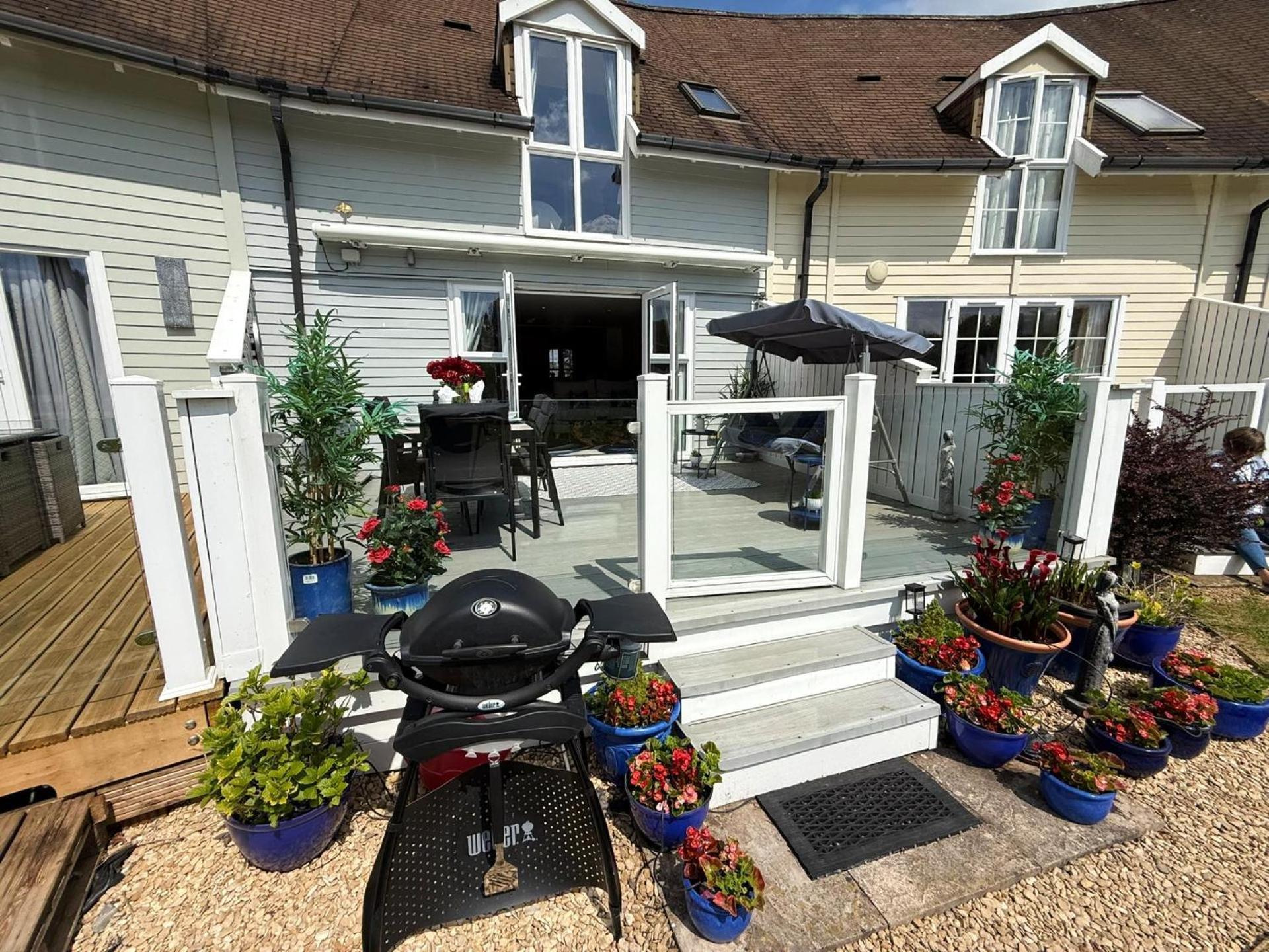 Luxury Kingfisher Lodge, Isis Lake, Within The Cotswold Waterpark Cirencester Esterno foto